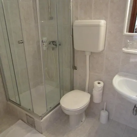 康克狄亚酒店 2* 特罗吉尔