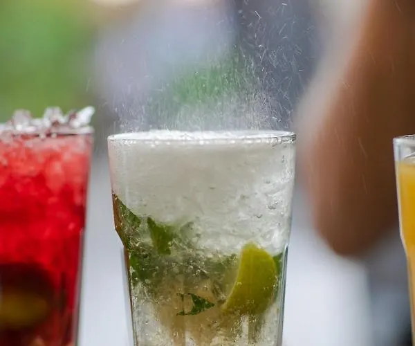 康克狄亚酒店 2* 特罗吉尔